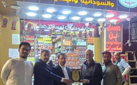 الجالية اليمنية في مصر تكرّم "لمسات حضرمية"