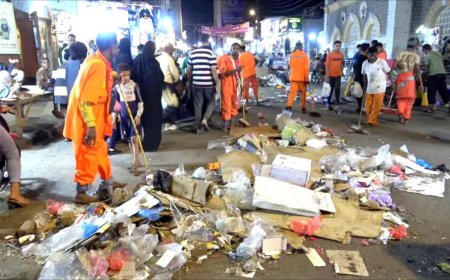 صندوق النظافة بعدن ينفذ حملات مكثفة لرفع مخلفات الأسواق والمحلات التجارية ليلة عيد الفطر المبارك