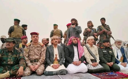 المحافظ بن الوزير يؤدي صلاة عيد الفطر مع جموع المواطنين في عتق