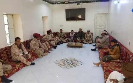 رئيس عمليات قوات حماية حضرموت يقوم بزيارات معايدة في غيل بن يمين ويتفقد النقاط والافراد المرابطين في معسكر نحب