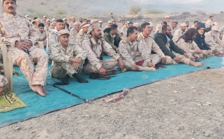 الجعري يؤدي صلاة العيد مع رفاق السلاح ويشاركهم فرحة العيد