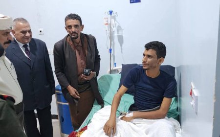 وكيل محافظة شبوة وقائد محور عتق ومدير عام الشرطة يقومون بزيارة عيدية للمرضى بمستشفى الهيئة