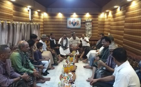 وكيل عدن الشاذلي يستقبل المهنئين بعيد الفطر