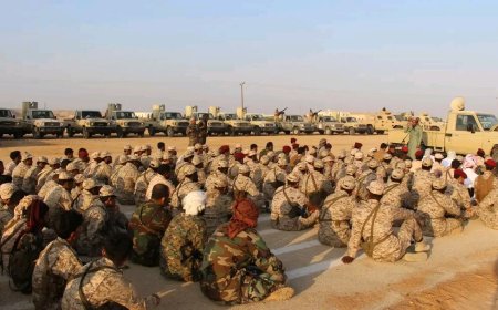 قيادة وضباط قوات درع الوطن في المهرة يؤدون صلاة عيد الفطر بمحور الغيضة