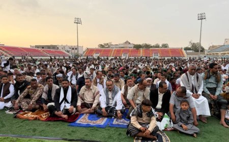 محافظ لحج الحالمي يؤدي صلاة العيد بالعاصمة الحوطة ويزور مستشفى ابن خلدون