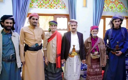 المحافظ بن الوزير يواصل استقبال المهنئين بعيد الفطر المبارك لليوم الثاني في مدينة عتق