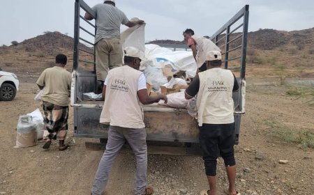 خلية الأعمال الإنسانية تنفذ استجابة طارئة لإغاثة أسرتين نازحتين تعرضتا لحريق منازلهما في مديرية موزع