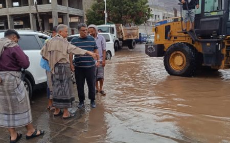 تنفيذا لتوجيهات المحافظ:   الشاذلي وراشد يتابعان   أعمال  رفع المخلفات وفتح الطرقات  وشفط مياه الأمطار 
