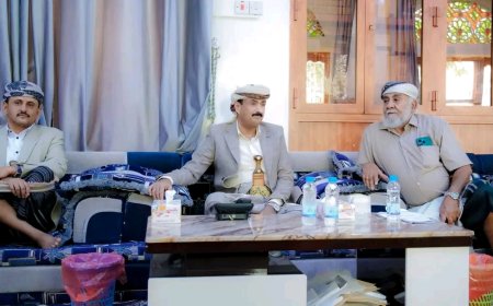 المحافظ بن الوزير يواصل لليوم الثالث استقبال جموع المهنئين بعيد الفطر المبارك