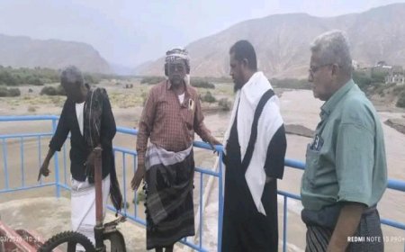 مدير عام مديرية خنفر "اليوسفي" يتفقد تدفق سيول وادي بنا ويضمن وصولها إلى المزارعين