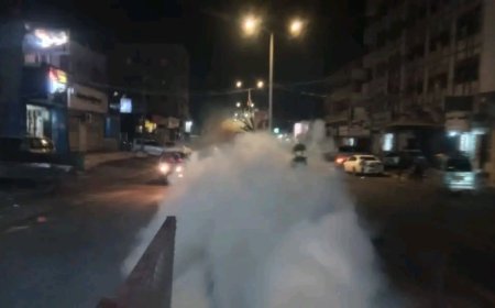 قسم صحة البيئة بمديرية الشيخ عثمان ينفذ حملة رش ضبابي عقب شفط مياه الأمطار