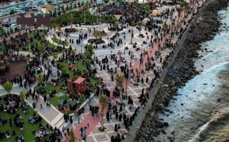 سواحل عدن تكتظ بالمواطنين احتفالاً بعيد الفطر