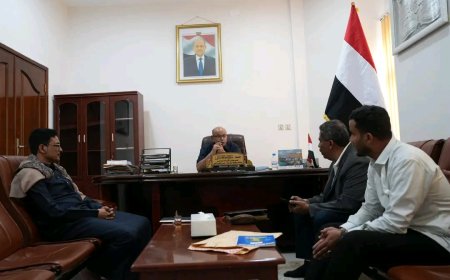 الخنبشي يناقش الوضع التمويني للمشتقات النفطية ويؤكد أولوية تأمين احتياجات الكهرباء والسوق بحضرموت