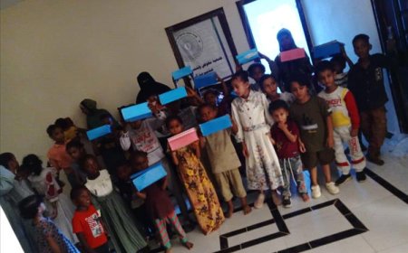 جمعية تنمية المرأة والطفل بالبريقة تدعم الأسر الفقيرة بسلال غذائية ومساعدات مالية خلال رمضان