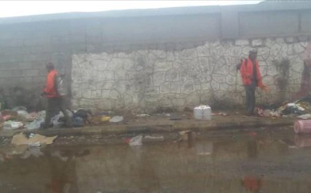 حملة رش مكثفة في خورمكسر لمكافحة الأوبئة بعد موجة الأمطار