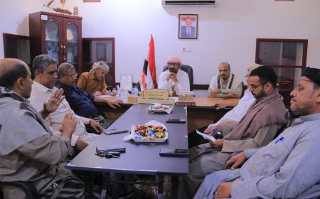 مدير عام شبام يترأس اجتماعًا طارئًا للجنة الطوارئ لمواجهة تداعيات المنخفض الجوي بالمديرية