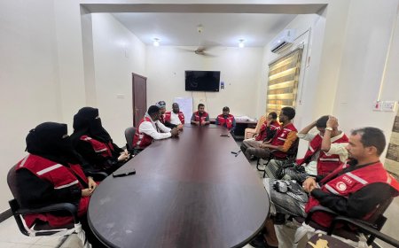 عقب إجازة العيد.. رئيس هلال أحمر أبين يجتمع بالموظفين ويؤكد الجاهزية القصوى لمواجهة المنخفض الجوي