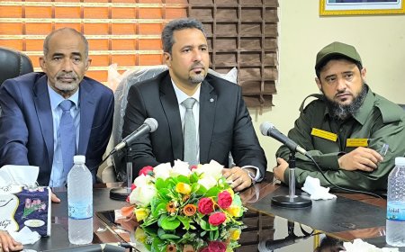 مدير أمن لحج يتقدم القيادات الأمنية في مراسم التسليم والاستلام بين المحافظ السلف والخلف بحضور رسمي يتقدمه اللواء محمود الصبيحي