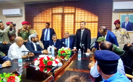 لحج تشهد مراسم الاستلام والتسليم بين المحافظ الجديد ولجنة الإدارة المحلية