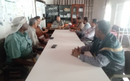 مدير عام صحة أبين يجتمع بمدراء إدارات وأقسام مكتب الصحة 