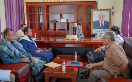 محافظ ابين خلال لقائه لجنة تقييم ومراجعة أعمال المرافق الإيرادية يؤكد لا إيراد إلا بقانون