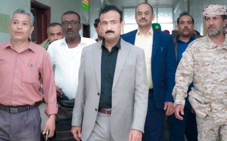 المحافظ بن الوزير يشدد على تعزيز الانضباط والارتقاء بالأداء الوظيفي ويؤكد المضي نحو إصلاح الاداء الإداري