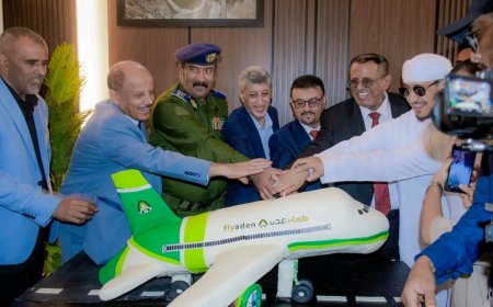 الكابتن بن نهيد يستقبل أول طائرة تجارية لشركة "طيران عدن" إلى مطار عدن الدولي