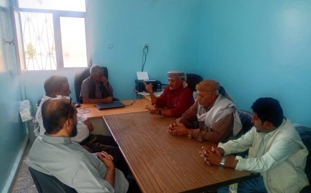 القائم بأعمال الأمين العام للمجلس المحلي مديرية حبان بشبوة يتفقد مستوى الانضباط الوظيفي عقب إجازة عيد الفطر 