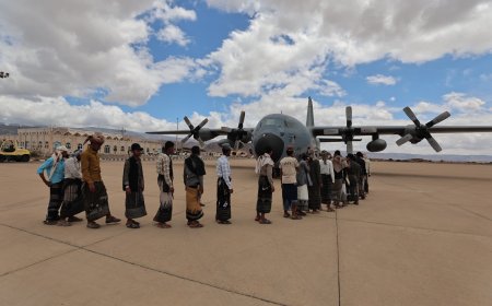 القوات المشتركة تُسيّر رحلة جوية لنقل طلاب كليتي الدفاع الجوي والشرطة من مطار سقطرى الدولي الى مطار سيئون