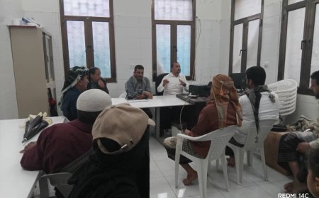 قطاع الصحة في سرار يافع يرفع نداء استغاثة لمحافظ أبين: نقص حاد في الكوادر والأجهزة يهدد الخدمات الطبية