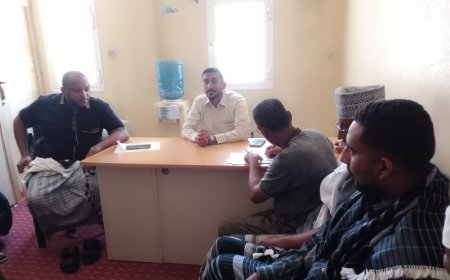 مدير عام صندوق النظافة والتحسين بلحج يترأس اجتماعاً موسعاً لتعزيز الأداء والارتقاء بالخدمات