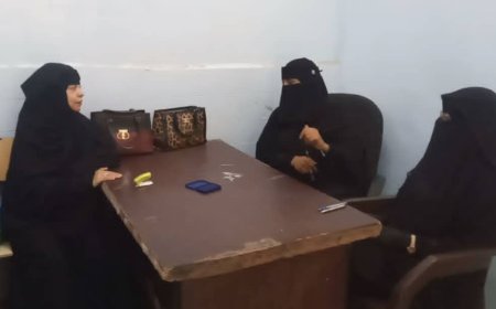 رئيسة اللجنة الوطنية للمرأة بأبين تقوم بزيارة عيدية لمنتسبات الشرطة موظفات الأحوال المدنية