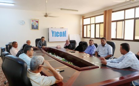 الوكيل المساعد لوزارة النفط يتفقد الانضباط الوظيفي في شركتي "مصافي عدن" و"الاستثمارات النفطية"