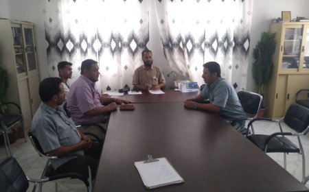 نائب مدير عام مكتب الصحة لشؤون الفنية واللوجستية بأبين يعقد اجتماع مع قيادة الصحة بلودر لتقييم الخدمات وتذليل الصعوبات