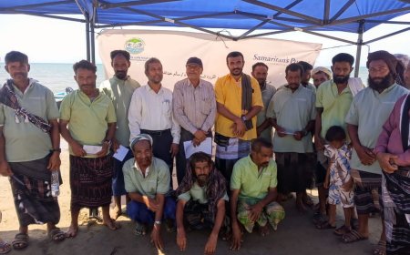 هيئة مصائد خليج عدن تدشن توزيع قوارب صيد ومحركات ومعدات لعدد 15صيادًا في منطقة قعوة بالبريقة