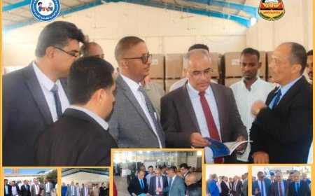وزير التربية والتعليم (العبادي) يقوم بزيارة تفقدية لمطابع الكتاب المدرسي في فرع المنصورة بعدن