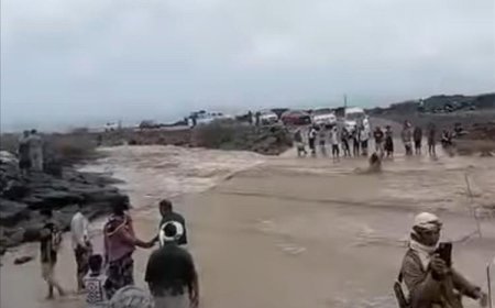 أبين.. سيول جارفة بوداي شقرة تقطع الخط الدولي العرقوب – شقرة وتعزل المسافرين