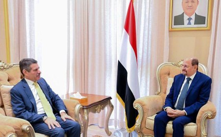 رئيس الوزراء يلتقي السفير الأمريكي  ويؤكد تعزيز الشراكة ودعم جهود الاستقرار