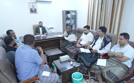 محافظ أبين يناقش مع مدير التخطيط تنفيذ المشاريع الحيوية وتلبية احتياجات المحافظة