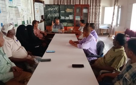 مدير صحة أبين يناقش خطة الـ100 يوم لتطوير الخدمات الصحية بالمحافظة