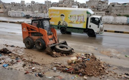 النظافة والأشغال بساحل حضرموت تستجيبان سريعًا لتداعيات الأمطار