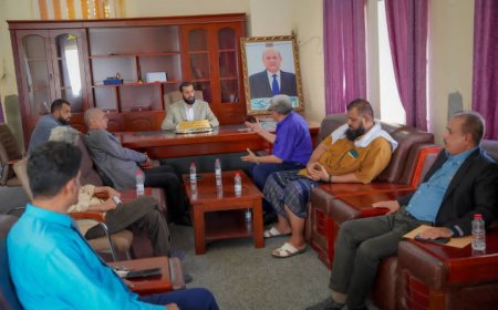 محافظ أبين يناقش مع مدير عام الأشغال العامة  مشاريع الطرق بالمحافظة ومستوى الإنجاز