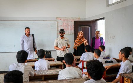 بن جرادي يتفقد سير العملية التعليمية في مدارس وثانويات صيرة بعدن