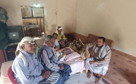 أكد على أهمية تكريمه: «ملتقى أبناء زنجبار يزور رائد  التعليم بمحافظة أبين مكيش ويشيد بدوره»