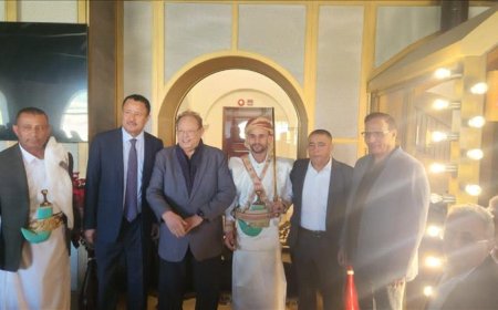 الرئيس علي ناصر يحضر مأدبة غداء بمناسبة حفل زفاف إبراهيم علي الصوفي