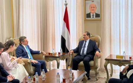 وزير الداخلية يبحث مع السفير الأمريكي تعزيز التعاون الأمني