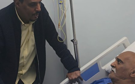 زيارة إنسانية من حلف قبائل حضرموت للشخصية الوطنية والاجتماعية زياد العكبري في أحد مستشفيات القاهرة