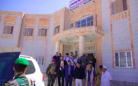 المحافظ بن الوزير يتفقد نشاط مكتب النفط والمعادن ويؤكد أهمية رفع كفاءة الأداء