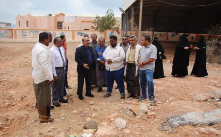 مدير تربية ساحل حضرموت يتفقد أضرار المنخفض الجوي بمدرسة ابن الهيثم بمنطقة ربوة خلف بمديرية المكلا 