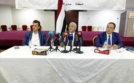 وزير الإدارة المحلية يقود حوارًا تشاوريًا لدفع عجلة التنمية في حضرموت